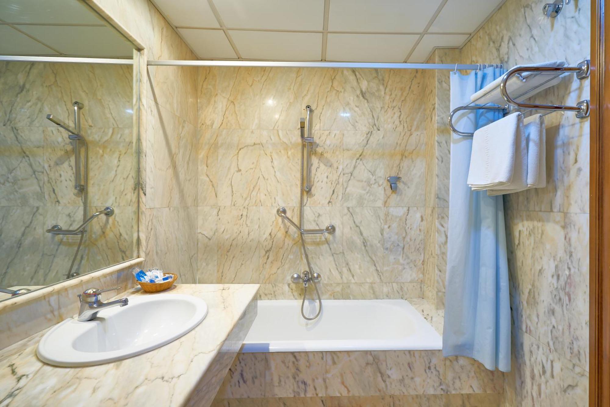 Chambre Double avec Lit d'Appoint